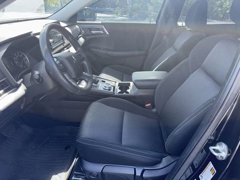 Used 2024 Mitsubishi Outlander ES FWD image 8