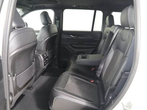 Used 2024 Jeep Grand Cherokee Altitude AWD/4WD image 44