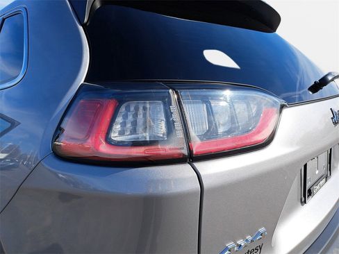 Used 2020 Jeep Cherokee Limited image 35