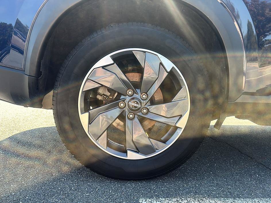 Certified 2025 Nissan Rogue SV FWD image 11