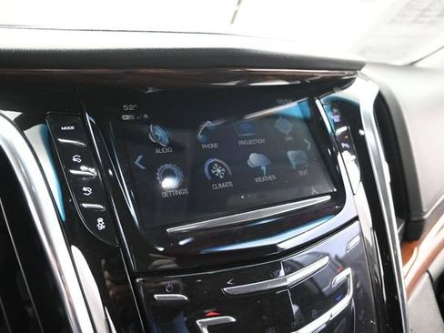 Used 2018 Cadillac Escalade ESV 4WD image 36
