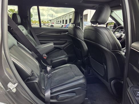 Used 2025 Jeep Grand Cherokee L Altitude AWD/4WD image 15