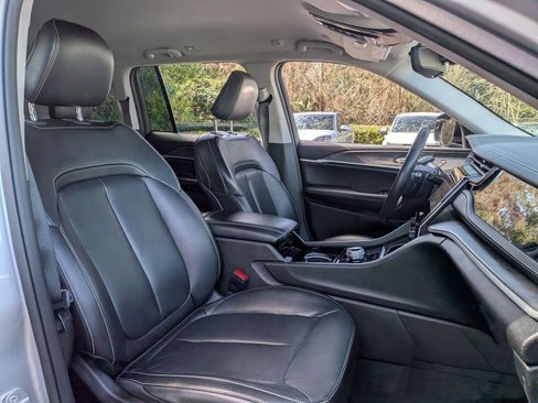 Used 2022 Jeep Grand Cherokee Limited image 18