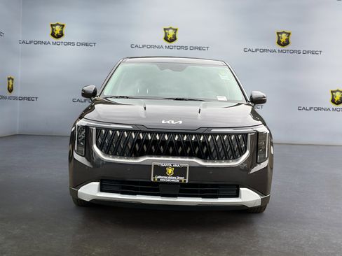 Used 2025 Kia Carnival LX image 2