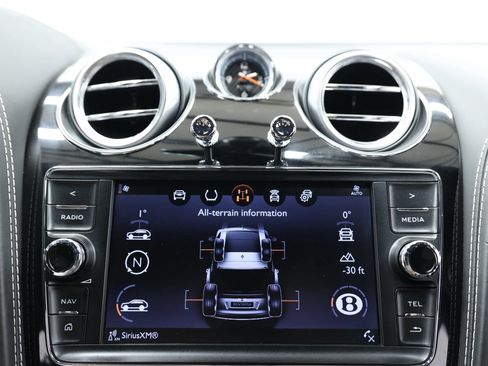Used 2018 Bentley Bentayga AWD/4WD image 38