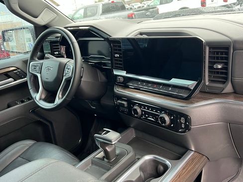 Used 2024 Chevrolet Silverado 1500 LT Trail Boss w/ Convenience Package II image 20