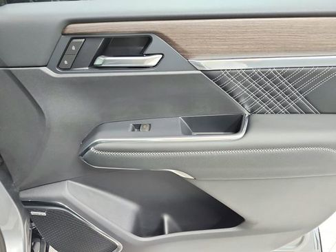 New 2026 GMC Acadia Denali w/ Super Cruise Package FWD image 48