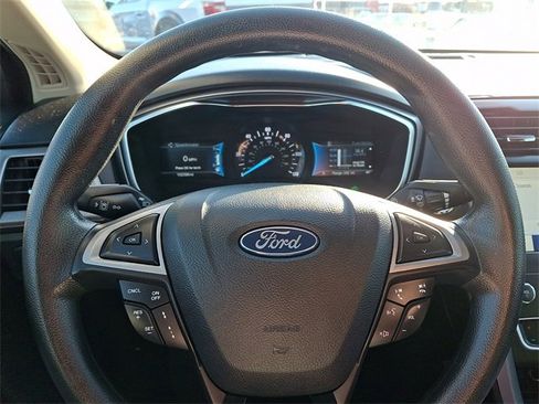 Used 2020 Ford Fusion SE image 19