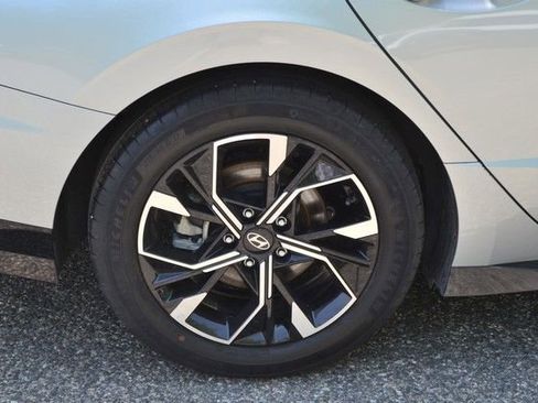 Used 2025 Hyundai Sonata SEL FWD image 11
