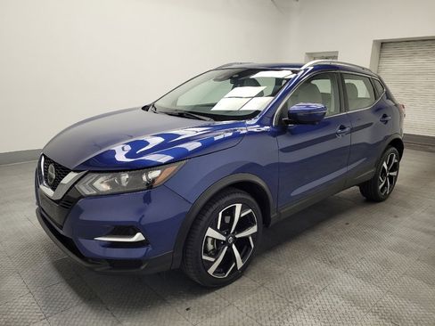 Used 2020 Nissan Rogue Sport SL FWD image 2