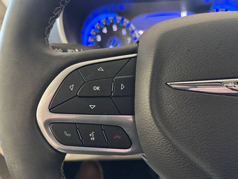 Used 2023 Chrysler Pacifica Touring-L FWD image 28