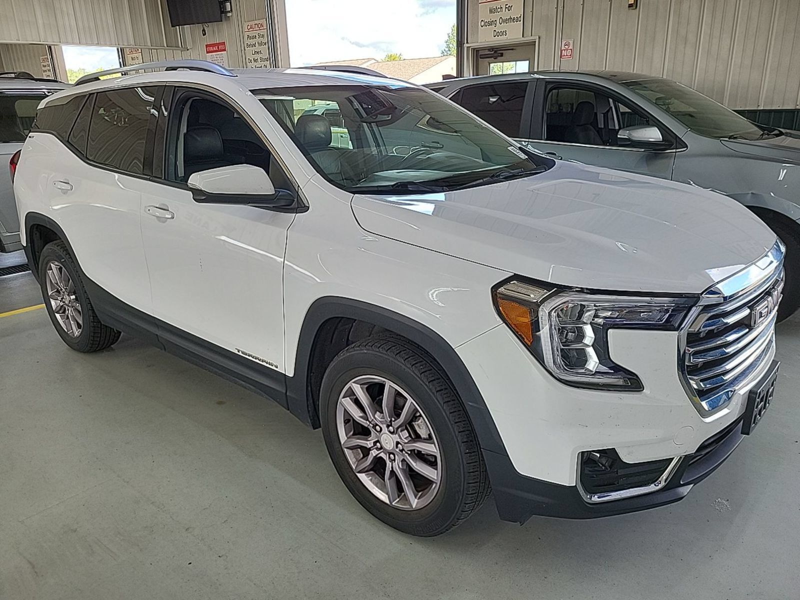 Used 2023 GMC Terrain SLT AWD/4WD image 4