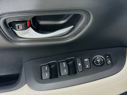 Certified 2026 Honda HR-V LX image 20