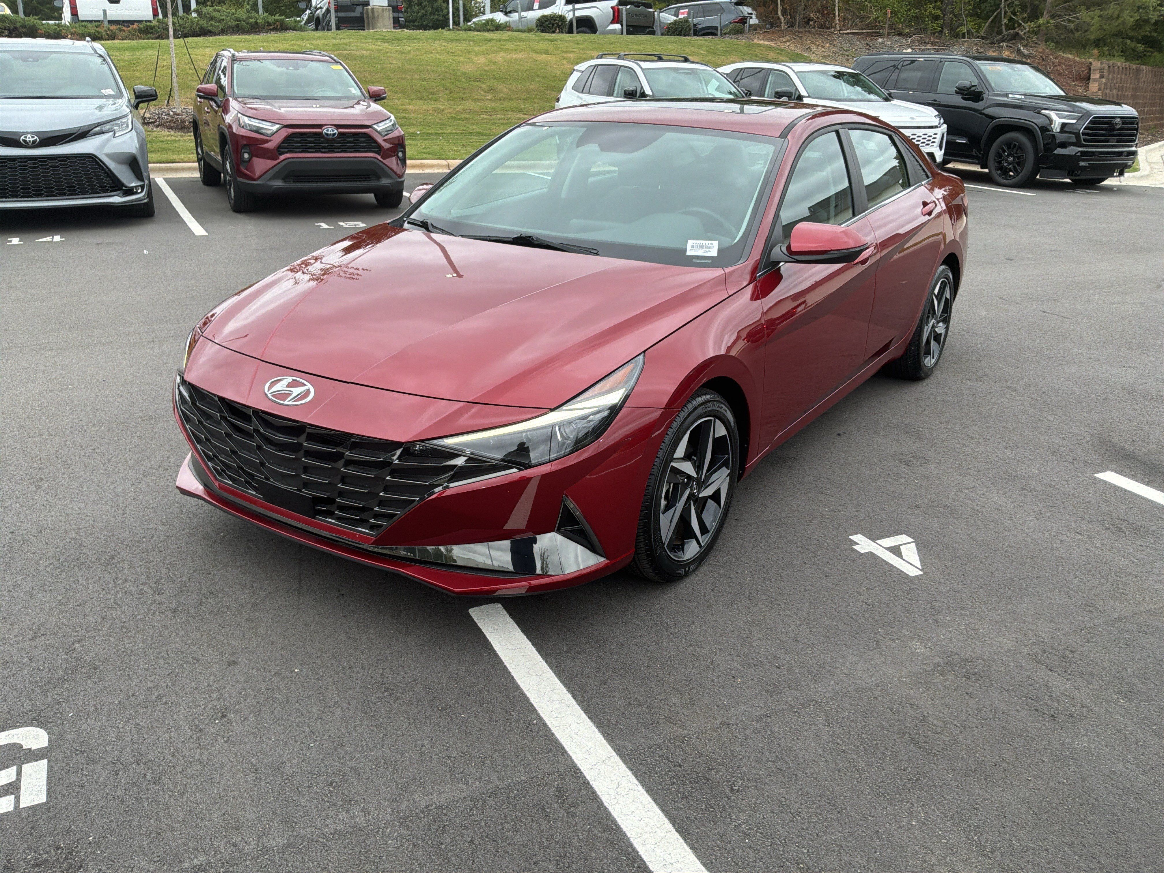 Used 2023 Hyundai Elantra Limited FWD image 5
