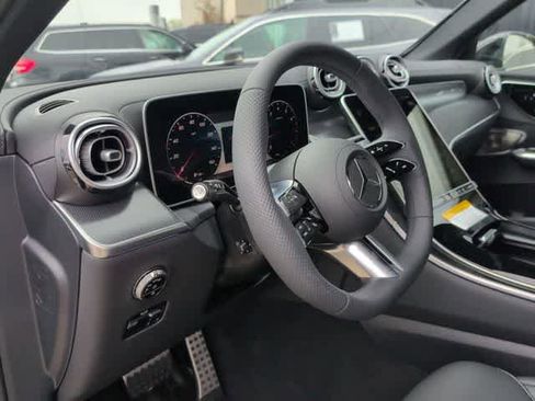 Used 2026 Mercedes-Benz GLC 300 image 2