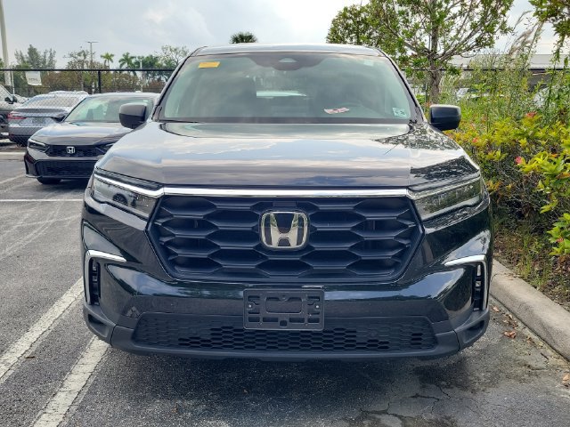 Used 2023 Honda Pilot LX image 2