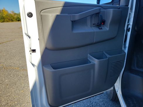 New 2025 GMC Savana 3500 w/ Power Convenience Package image 17