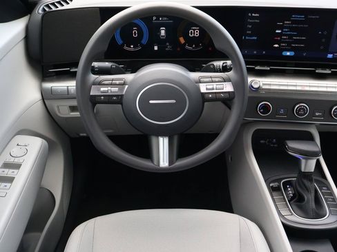 Used 2026 Hyundai Kona SE FWD image 8