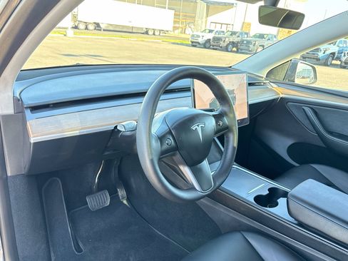 Used 2023 Tesla Model Y Long Range AWD/4WD image 10