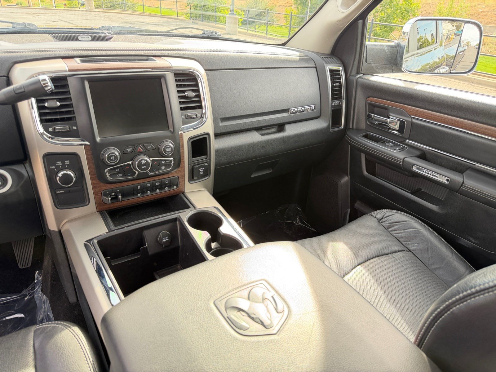 Used 2015 RAM 2500 Laramie w/ Convenience Group AWD/4WD image 19