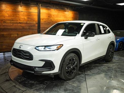 Used 2025 Honda HR-V Sport image 2