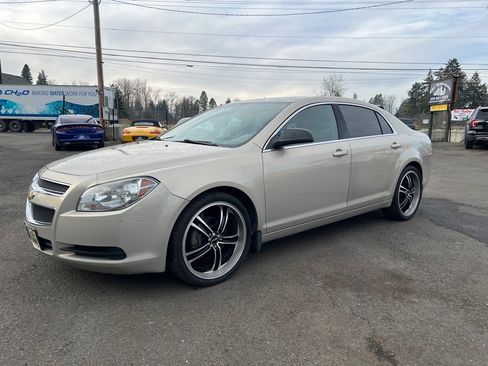 Used 2011 Chevrolet Malibu LS image 2