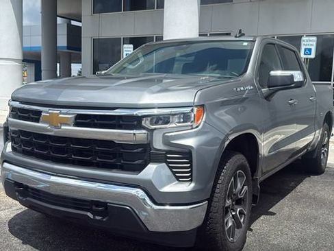 Used 2024 Chevrolet Silverado 1500 LT AWD/4WD image 2