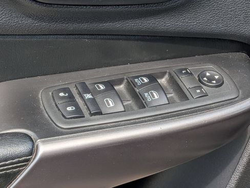 Used 2019 Jeep Cherokee Latitude Plus FWD image 14