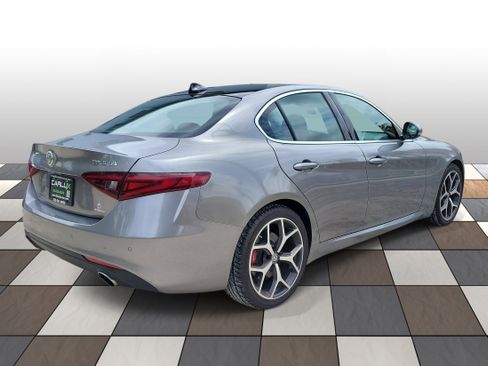 Used 2019 Alfa Romeo Giulia AWD w/ Cold Weather Package image 4