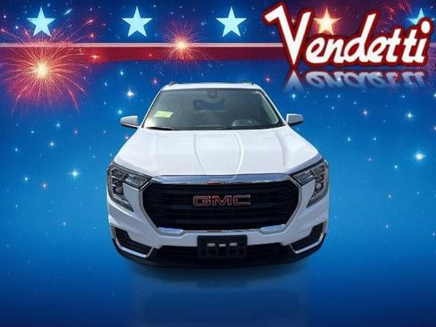 Used 2023 GMC Terrain SLE w/ Driver Convenience Package image 2