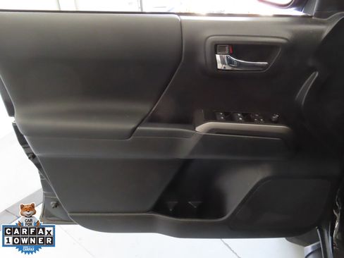 Used 2023 Toyota Tacoma TRD Sport w/ Technology Package image 12