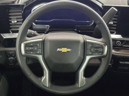 Used 2024 Chevrolet Silverado 2500 LT w/ Convenience Package image 27