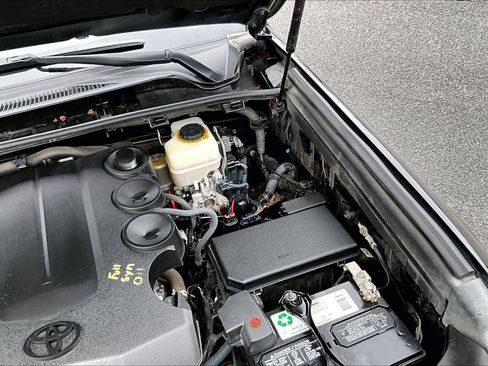 Used 2015 Toyota 4Runner Limited image 33