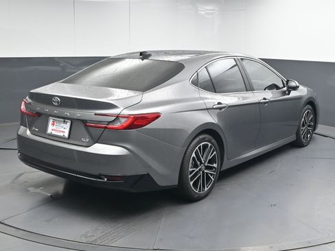 Used 2026 Toyota Camry XLE image 8