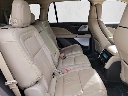 Used 2020 Lincoln Aviator Reserve w/ Equipment Group 202A AWD/4WD image 16
