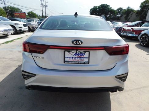 Used 2019 Kia Forte LXS FWD image 6
