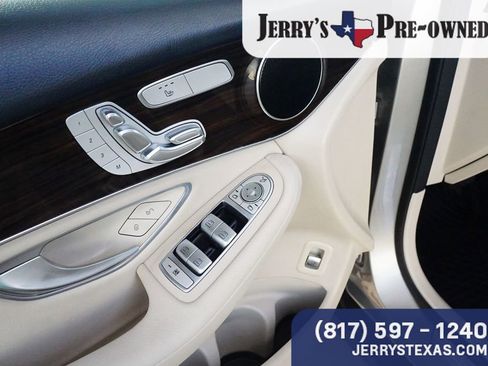 Used 2020 Mercedes-Benz GLC 300 image 17
