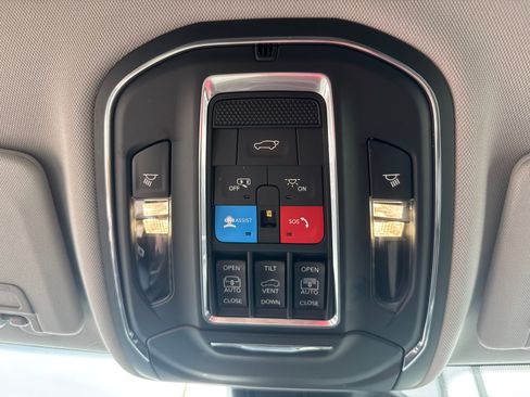 Used 2022 Jeep Grand Cherokee Limited 4xe AWD/4WD image 12