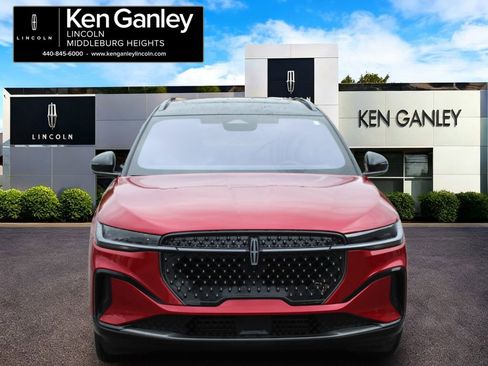 Used 2025 Lincoln Nautilus Reserve w/ Jet Appearance Package image 2