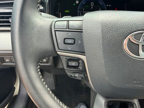 Used 2025 Toyota Camry SE w/ Convenience Package FWD image 32