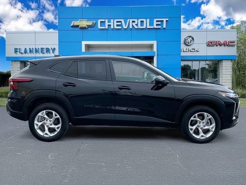 Used 2024 Chevrolet Trax LS w/ LS Convenience Package FWD image 6
