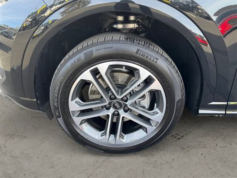 Used 2025 Audi Q5 Premium w/ Convenience Package image 9