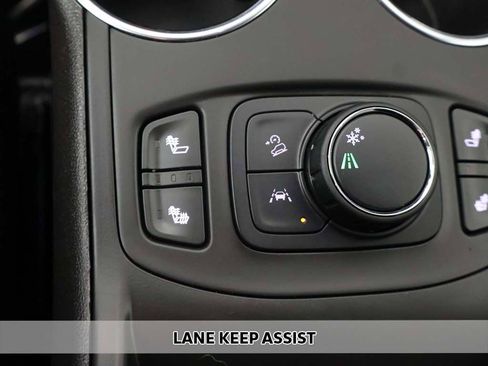 Used 2024 GMC Terrain SLE w/ Driver Convenience Package FWD image 4
