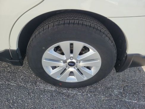 Used 2019 Subaru Outback 2.5i Premium AWD/4WD image 8