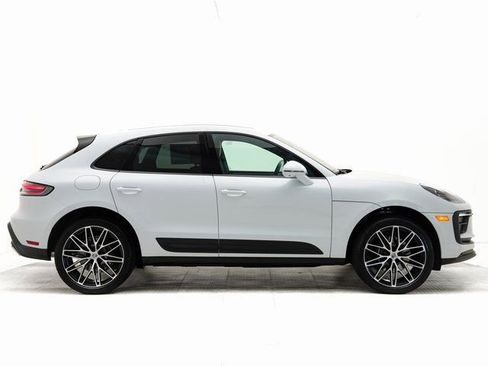 Certified 2025 Porsche Macan AWD/4WD image 33