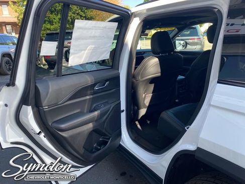 New 2025 Jeep Grand Cherokee Altitude AWD/4WD image 12