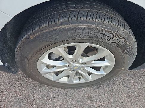 Used 2020 Chevrolet Equinox LS w/ LS Convenience Package FWD image 9