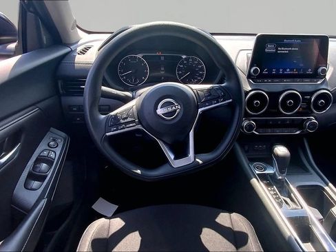 Used 2025 Nissan Sentra SV FWD image 8