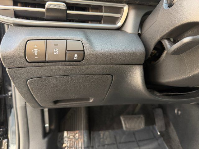 Used 2025 Hyundai Elantra SE FWD image 25