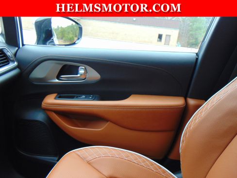 New 2026 Chrysler Pacifica Pinnacle image 39